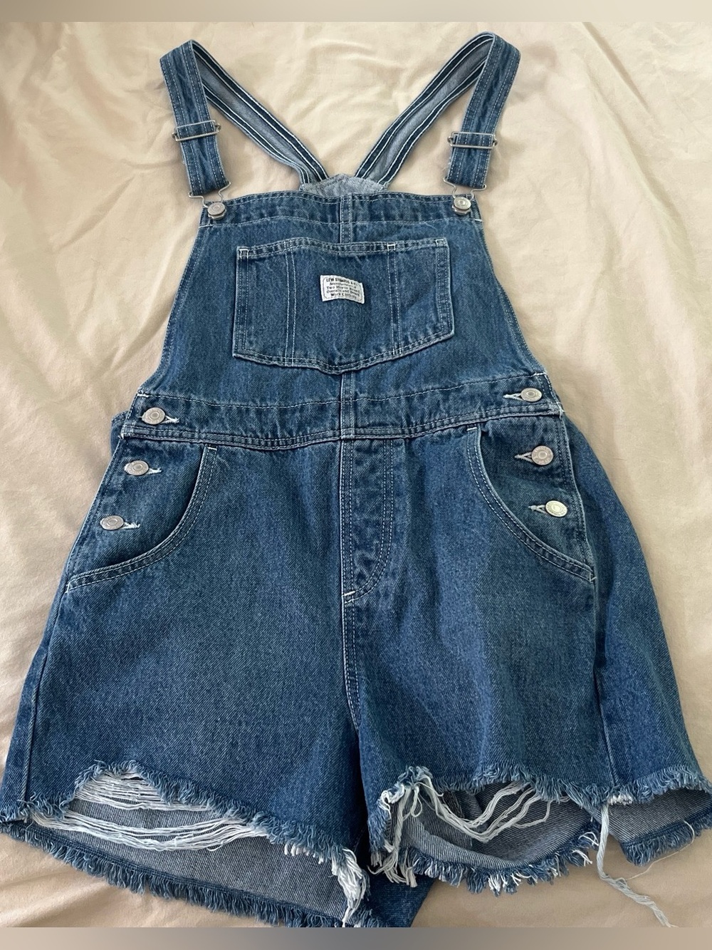 Levi’s shortalls mend me not
